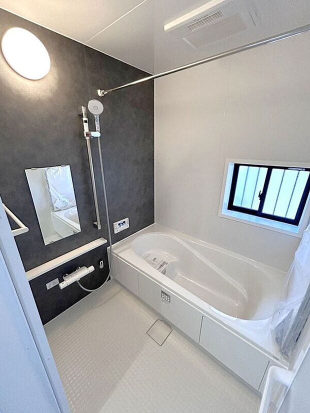 【バス】☆浴室☆1坪タイプのユニットバス♪足を伸ばしてゆったりとご入浴頂けます♪一日の疲れを癒す空間です♪