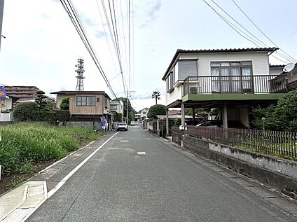 前面道路含む外観