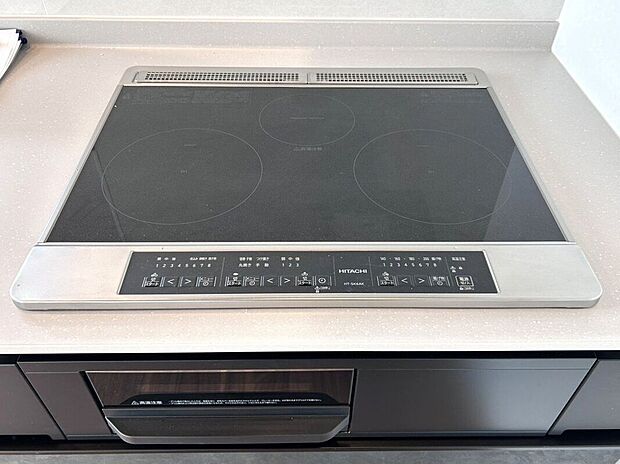 【その他設備】☆IHクッキングヒーター☆吹きこぼれのお掃除もお手入れも簡単♪綺麗なキッチンを保てるIHクッキングヒーター♪火を使わないので火事の心配も減ります♪