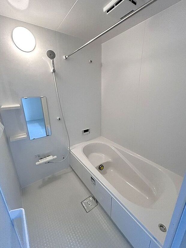 【バス】☆浴室☆清潔感のある明るい浴室♪毎日のバスタイムを快適に楽しめます♪