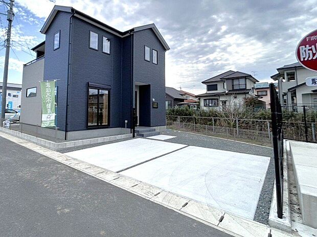 【駐車場】☆駐車スペース☆駐車2台可能。お車の出し入れもスムーズです♪