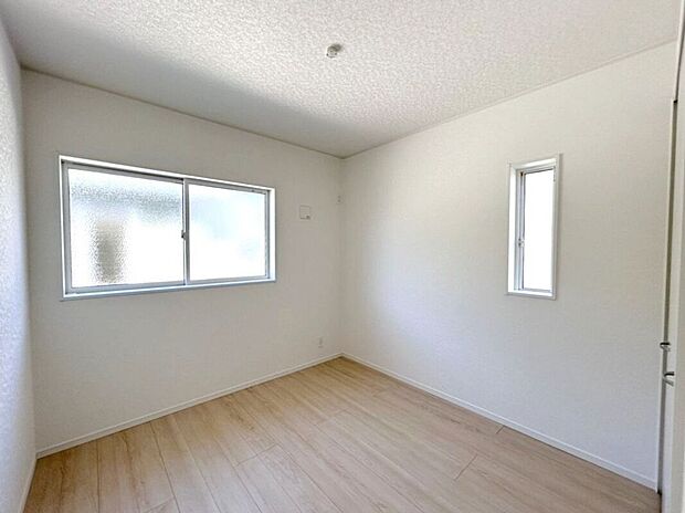 【洋室】☆5帖洋室☆ベッドや学習机を置いてお子様部屋におすすめです♪