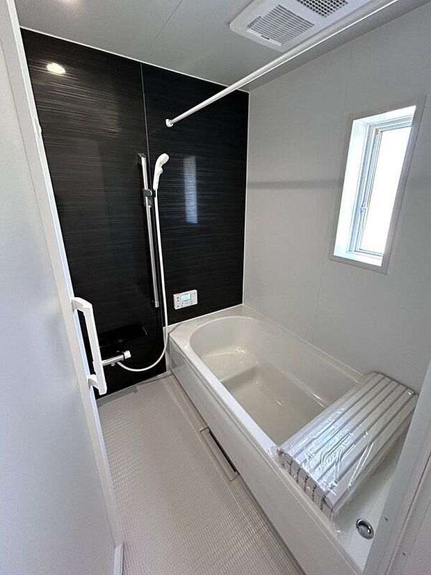 【バス】☆浴室☆1坪タイプのユニットバス♪足を伸ばしてゆったりとご入浴頂けます♪一日の疲れを癒す空間です♪