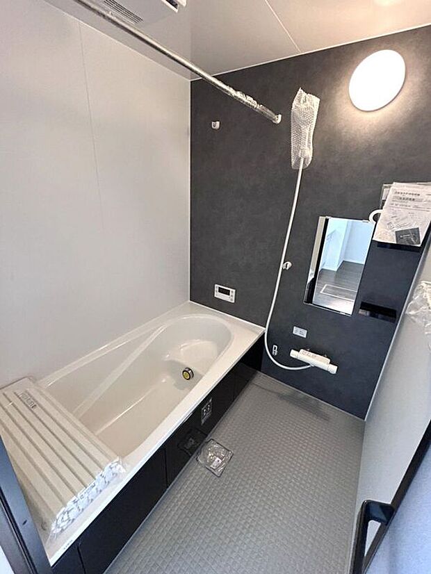 【バス】☆浴室☆1坪タイプのユニットバス♪足を伸ばしてゆったりとご入浴頂けます♪一日の疲れを癒す空間です♪