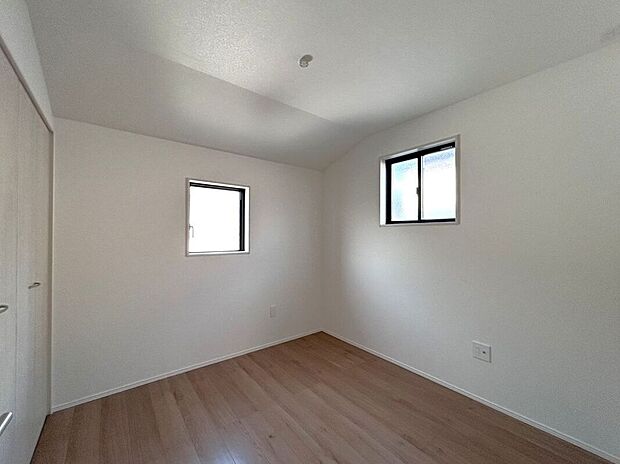 【洋室】☆4.5帖洋室☆シンプルで使いやすいお部屋♪家具の配置もしやすい間取りです♪