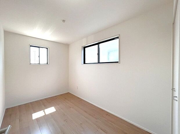 【洋室】☆洋室B☆シンプルで使いやすいお部屋♪家具の配置もしやすい間取りです♪