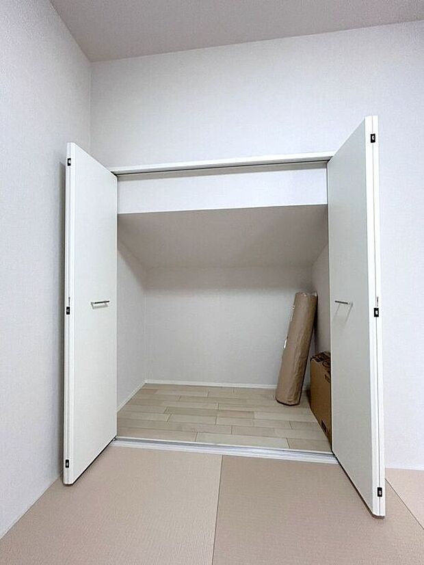 【収納】☆押入☆ 来客用の寝具等の収納に役立ちます♪