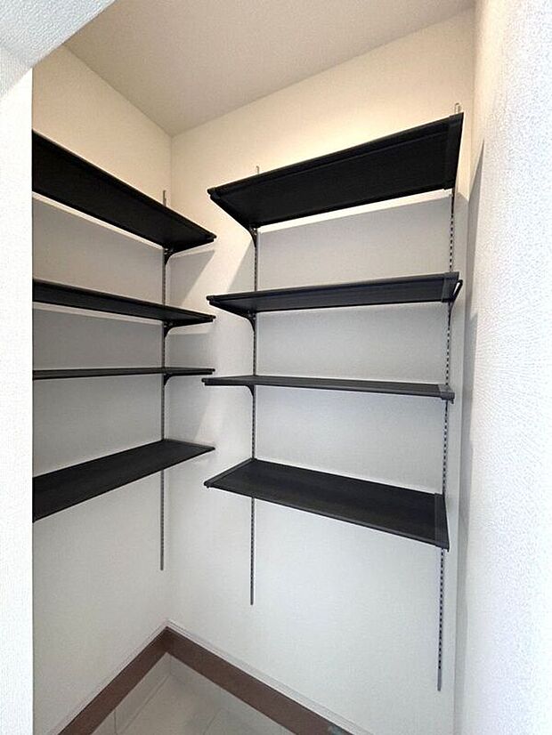 【玄関】☆SIC☆ベビーカーやアウトドア用品も収納できるSIC。玄関を広く使える便利な空間です♪