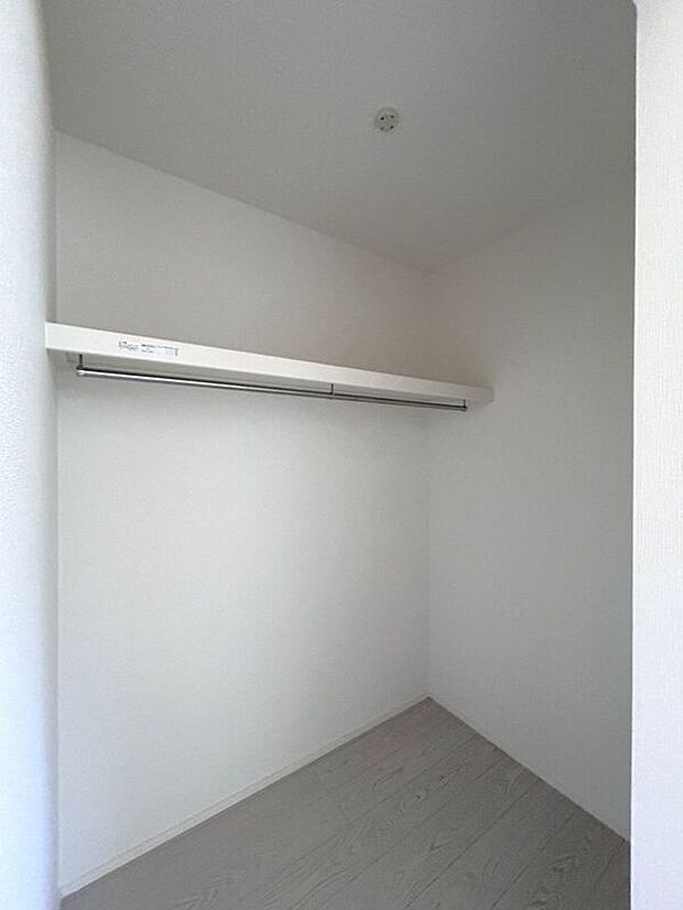 【収納】☆WIC☆洋服やバッグをまとめて収納できるWIC。整理整頓しやすい便利な空間です♪