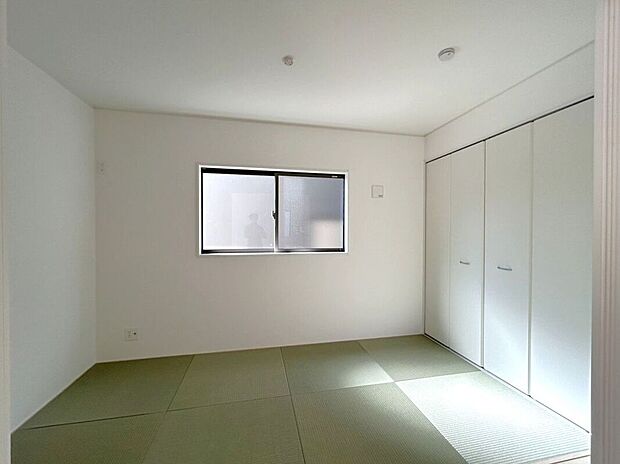 【室内】☆和室☆畳のぬくもりを感じる和室。家族の憩いの場所としてもおすすめです♪