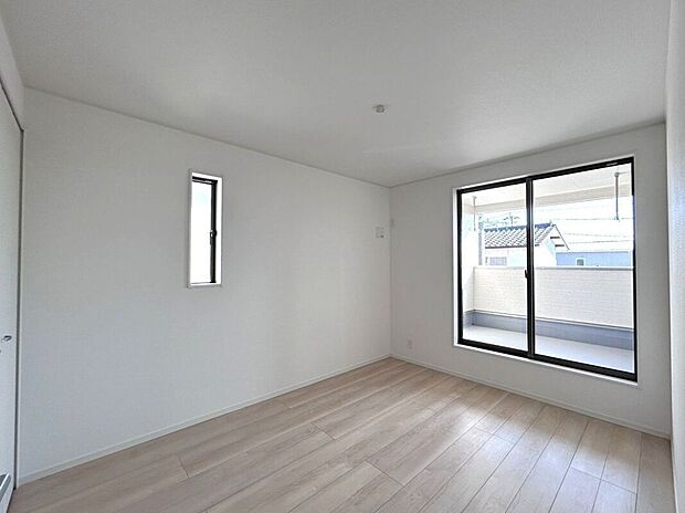 【洋室】☆6帖洋室☆明るい光が差し込むお部屋♪快適なプライベート空間です♪