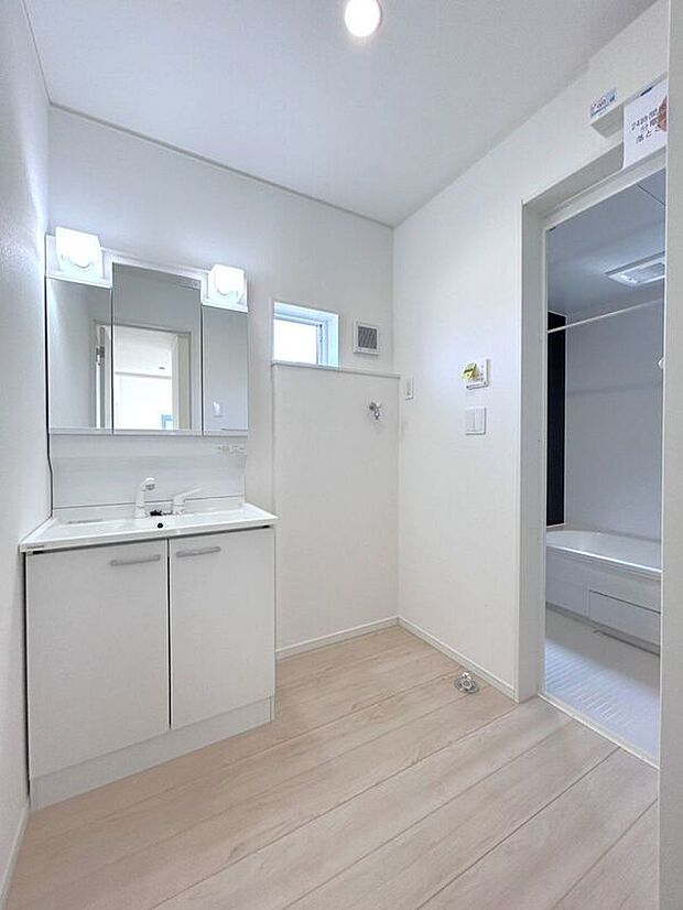 【洗面】☆洗面脱衣室☆家事動線に配慮した洗面スペース♪洗濯や身支度がスムーズに行えます♪