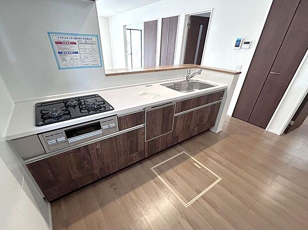 【キッチン】☆キッチン☆3口コンロが嬉しいキッチン♪シンクや作業スペースも広くお料理しやすいキッチンです♪