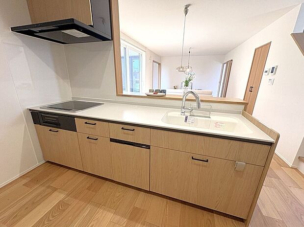 【キッチン】☆キッチン☆パントリー付きで便利なキッチン。食品のストック収納にも役立ちます♪