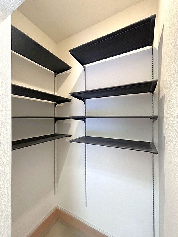 【玄関】☆SIC☆ベビーカーやアウトドア用品も収納できるSIC。玄関を広く使える便利な空間です♪