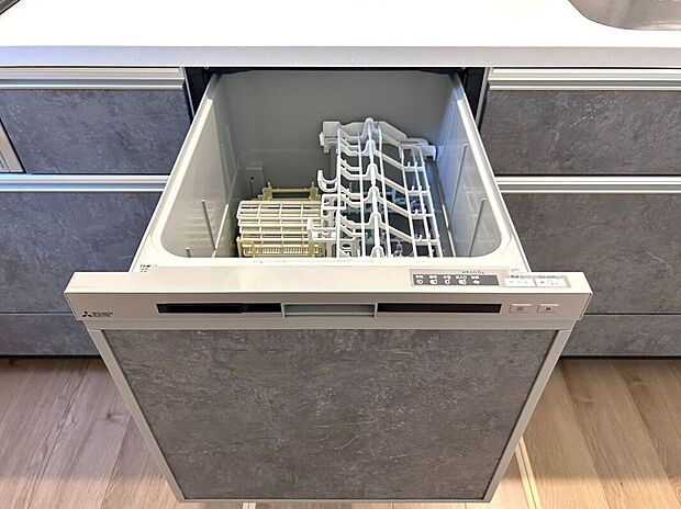 【その他設備】☆食器洗浄乾燥機☆日々の家事タイムを助ける強い味方♪機能性だけでなくお洒落なデザインも魅力です♪食事後の時間をお子様や旦那様とのゆとり時間に♪