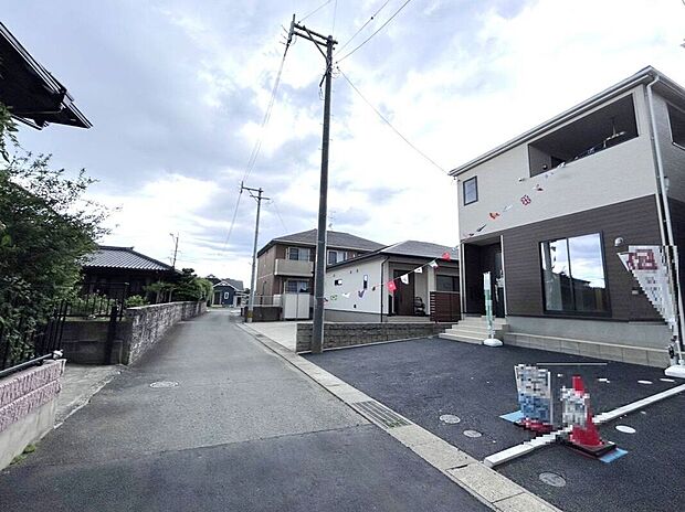 【前面道路含む外観】☆前面道路☆