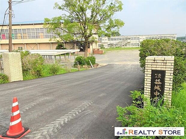 益城町立益城中学校(約2,000m)