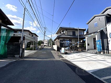 前面道路含む外観