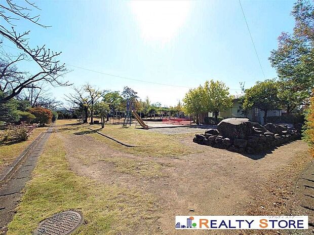 武蔵ケ丘中央公園(約570m)