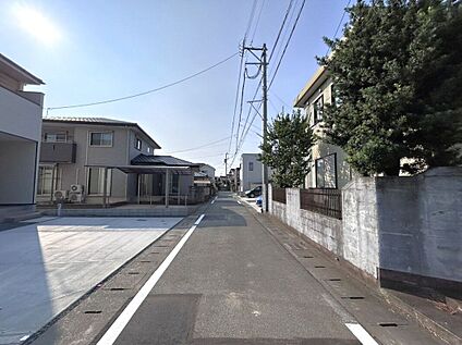 前面道路含む外観