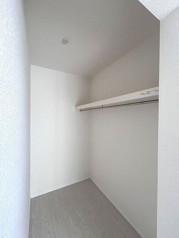 【収納】☆WIC☆洋服やバッグをまとめて収納できるWIC。整理整頓しやすい便利な空間です♪