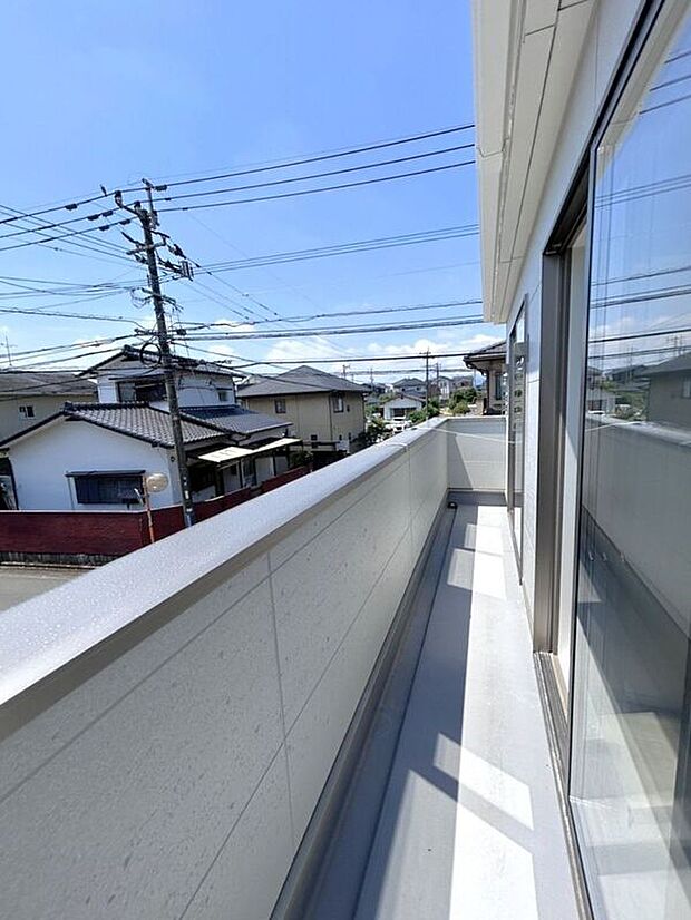 【バルコニー】☆バルコニー☆南向きに面しているので陽当たりも良くお洗濯物もよく乾きます♪