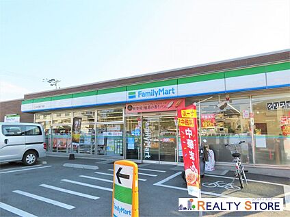 ファミリーマート熊本花園5丁目店 760m