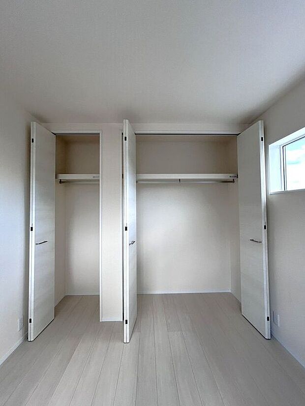 【収納】☆クローゼット(5.01帖洋室)☆収納力がありお部屋がすっきり片付きます♪