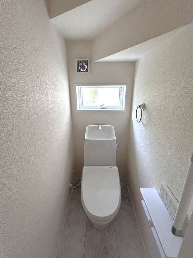 【トイレ】☆トイレ☆明るく清潔感のあるトイレ空間♪来客時にも安心です♪
