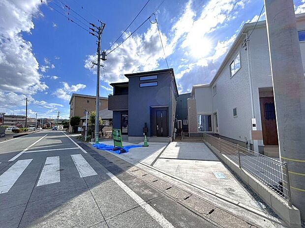 【前面道路含む外観】☆前面道路☆