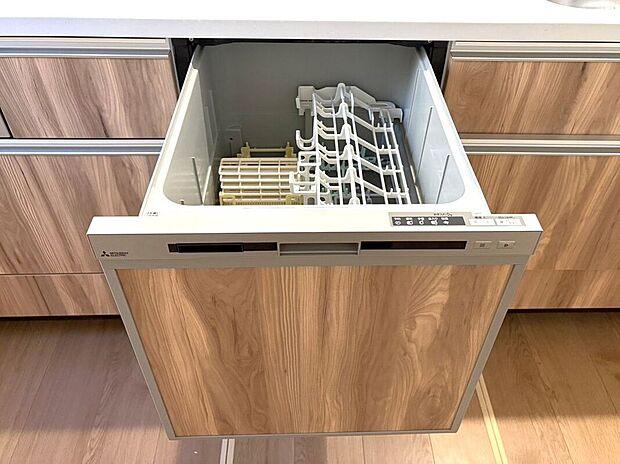 【その他設備】☆食器洗浄乾燥機☆日々の家事タイムを助ける強い味方♪機能性だけでなくお洒落なデザインも魅力です♪食事後の時間をお子様や旦那様とのゆとり時間に♪