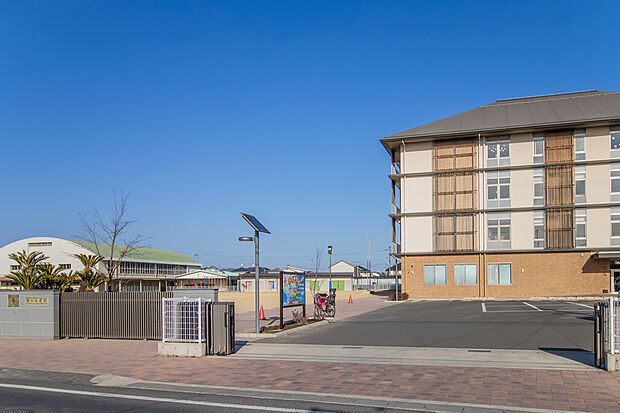 総社小学校(約1,100m)