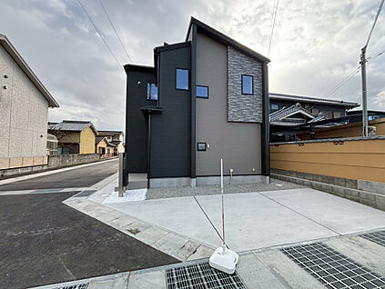 【外観（2階建） ｜ (1)号棟】