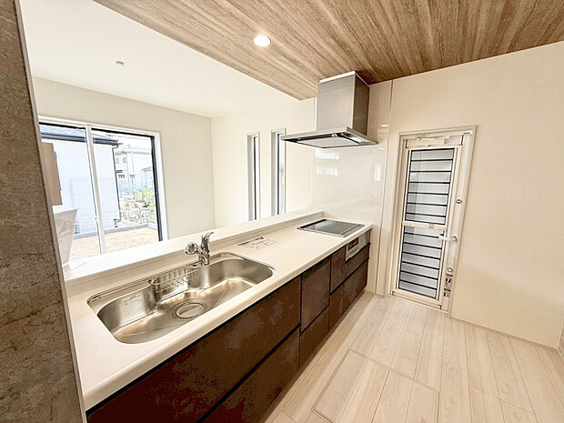 【【キッチン ｜ 1号棟】】食器洗浄乾燥機付きのキッチンは家事効率をアップさせます！