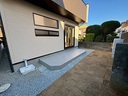 【大型テラス ｜ (2)号棟】