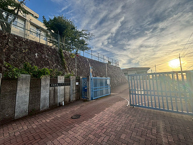 広野中学校（約732m）