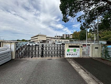 生駒南第二小学校 790m