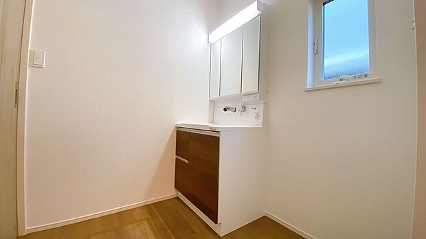 シャンプードレッサー付き洗面台が付いております◎（2号棟）