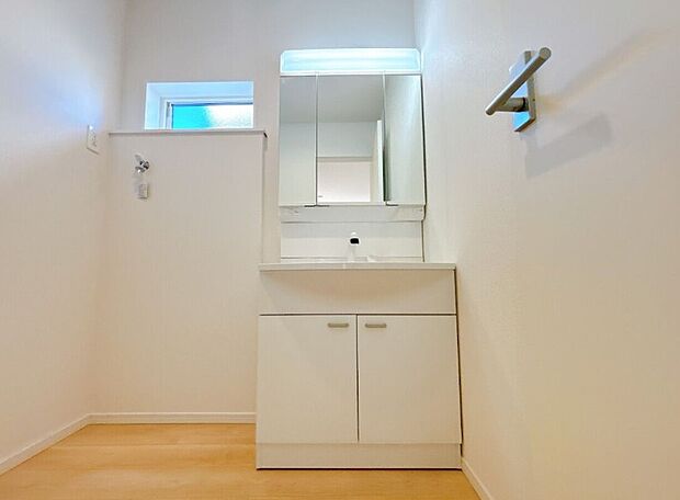 シャンプードレッサー付き洗面台が付いております◎