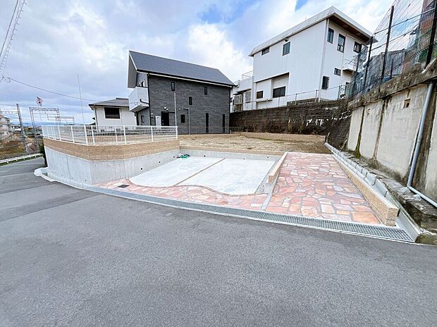 静かで落ち着いた閑静な住宅地です。
子育て世代の生活環境としても最適です◎
