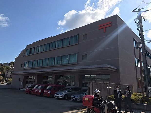 生駒郵便局(約1,080m)