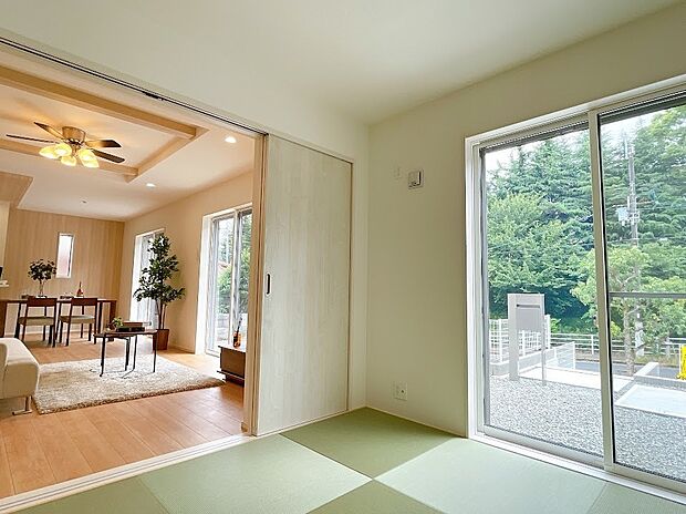 【和室】ご家族揃ってお休みいただける、広々としたお部屋です。（同社施工事例）