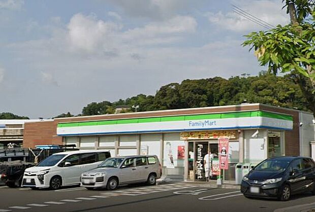ファミリーマート生駒壱分インター北店(約800m)