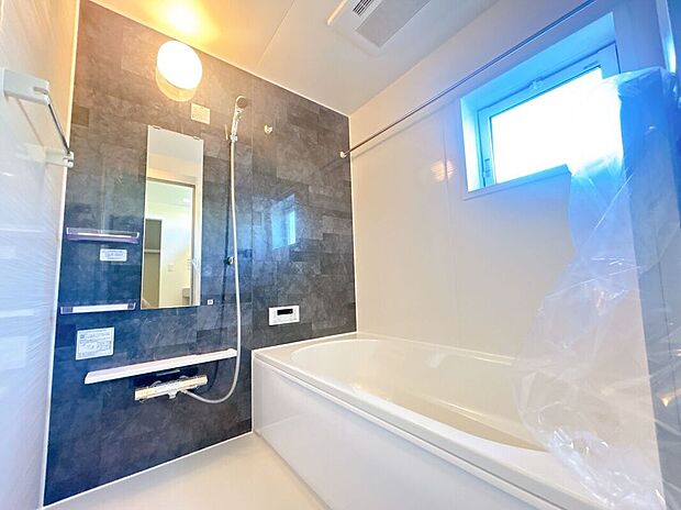 【浴室】1坪以上の広々バスルーム◎
1日の疲れを癒してくれます。