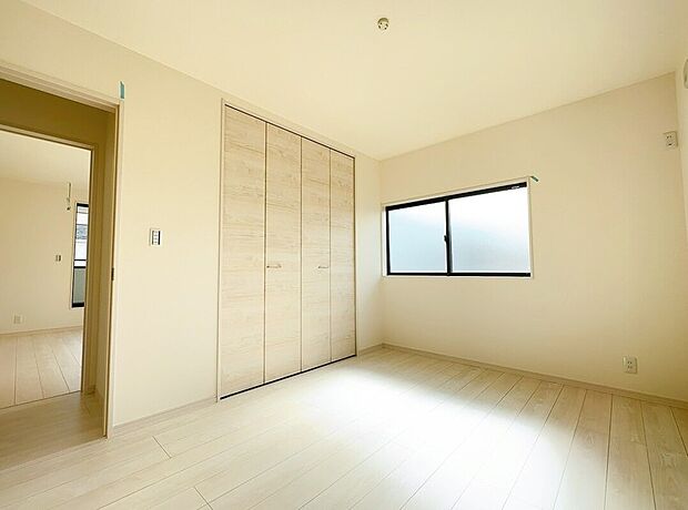 【洋室】ベッドもゆったり配置できます◎
（同社施工事例）