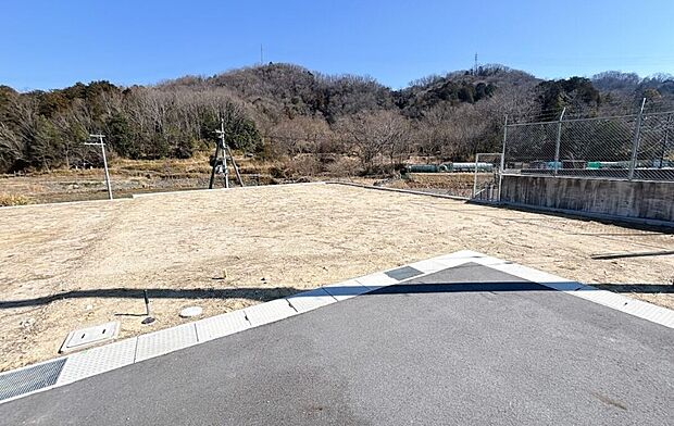 【外観】静かで落ち着いた閑静な住宅地です。
子育て世代の生活環境としても最適です◎	
