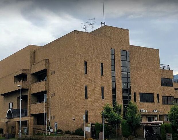 生駒市図書館（約260m・徒歩4分）