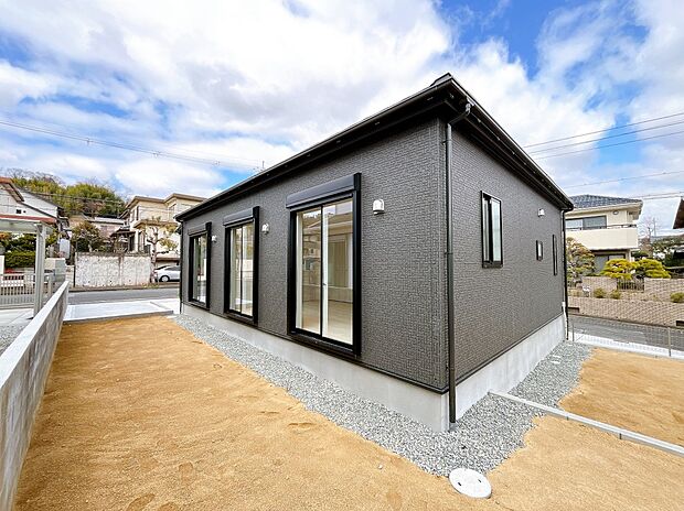 【外観】あたたかな陽が差し込み、優しい風が吹き込む陽当り・通風良好な立地です。
