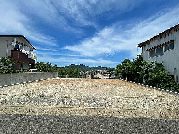 【現地写真】
きれいに整形された約38坪の宅地です。
西鉄とJRのダブルアクセスが可能で、お出かけがスムーズな立地です◎